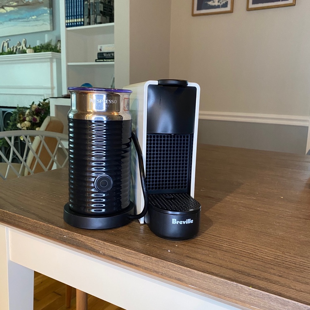 Nespresso Essenza Mini W/ frother